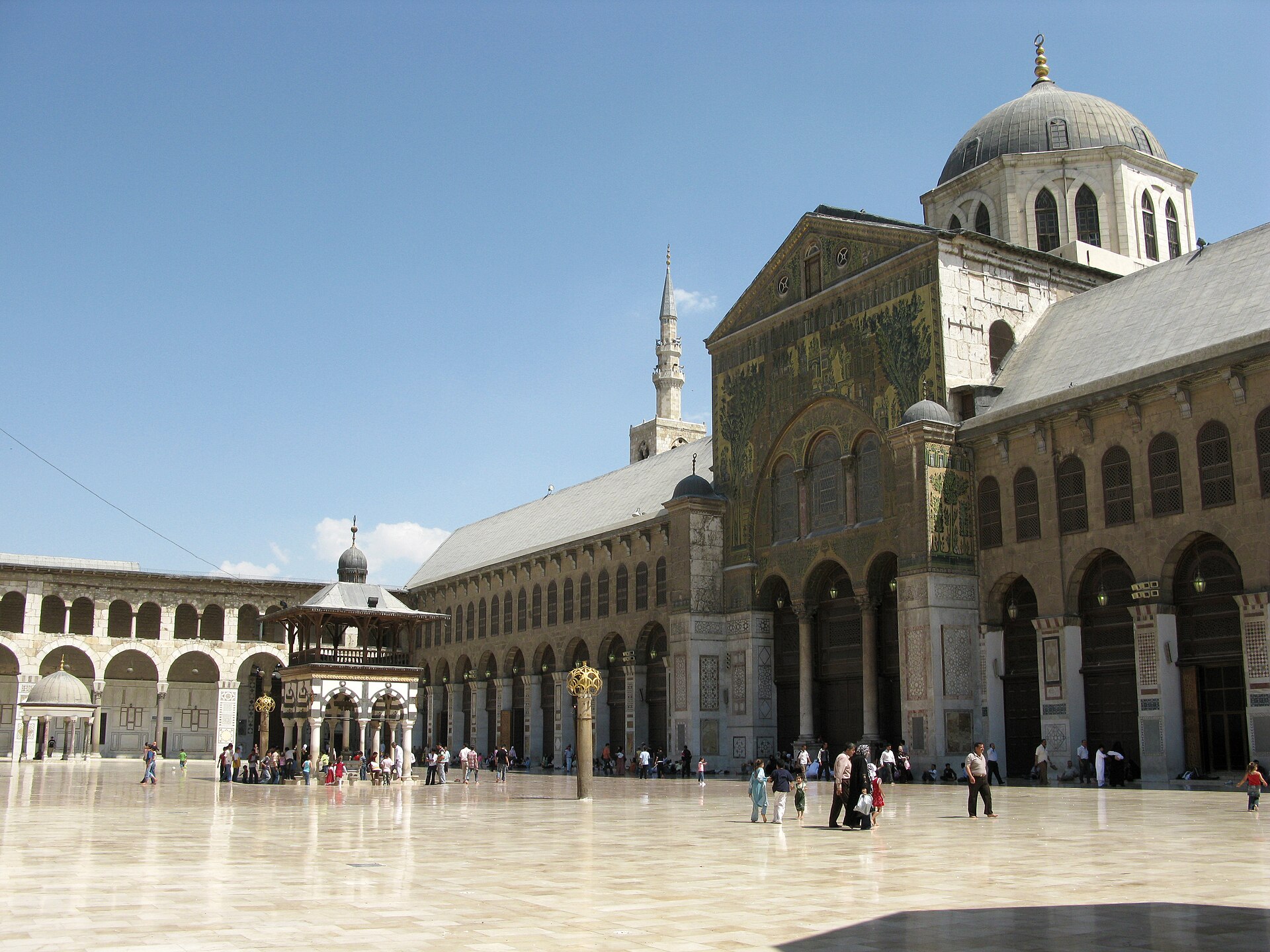 The courtyard of the Umayyad Mosque in Damascus under a clear sky